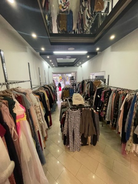 Tirane, jepet me qera dyqan Kati 0, 100 m² 1.700 € (MYSLYM SHYRI)
