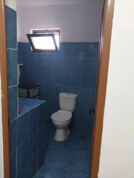 Tirane, jepet me qera apartament 1+1 Kati 2, 50 m² 230 € (Rruga Luzi)