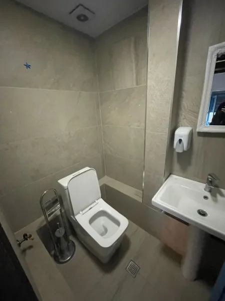 Shqiperi, jepet me qera ambjent biznesi Kati 0, 60 m² 1.100 € (VASIL SHANTO)