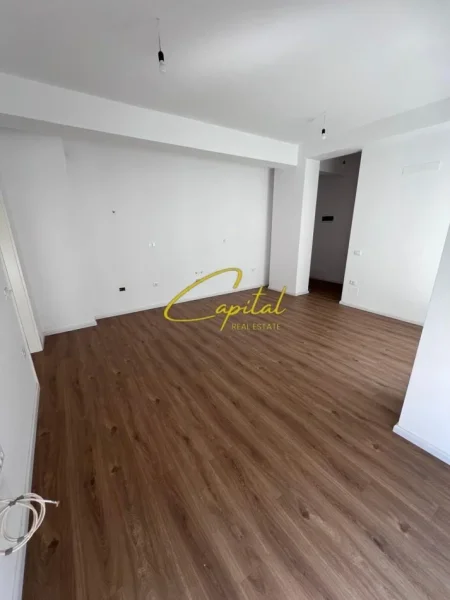 Tirane, shitet apartament 1+1 Kati 5, 56 m² 100.000 € (ALI DEMI)