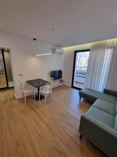 Tirane, shiten Dy Apartamente 1+1+Ballkon, Kati 2 pallat ekzistues, 79 m², 195.000 € e diskutueshme (Rruga Petro Marko perballe Harry Fultz, Tirane)