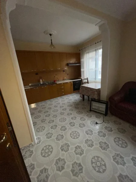 Tirane, jepet me qera apartament 3+1+Aneks Kati 2, 140 m² 450 € (ALI DEMI)