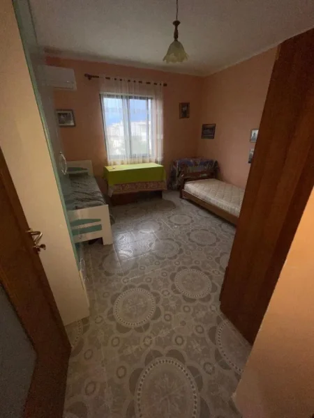 Tirane, jepet me qera apartament 3+1+Aneks Kati 2, 140 m² 450 € (ALI DEMI)