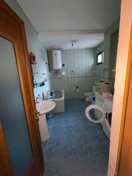Tirane, jepet me qera apartament 3+1+Aneks Kati 2, 140 m² 450 € (ALI DEMI)