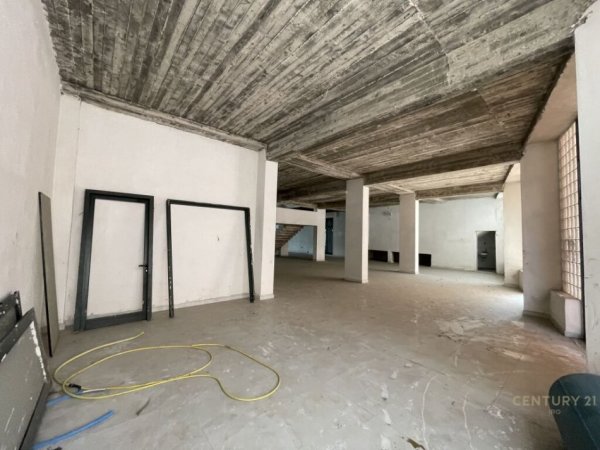 Tirane, jepet me qera ambjent biznesi Kati 3, 1.500 m² 12.500 € 