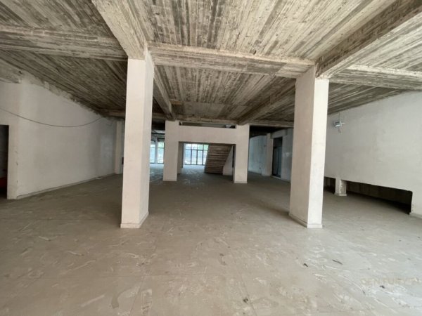 Tirane, jepet me qera ambjent biznesi Kati 3, 1.500 m² 12.500 € 
