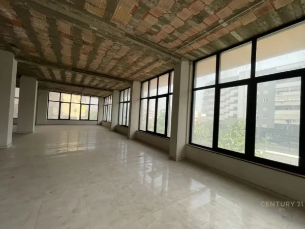 Tirane, jepet me qera ambjent biznesi Kati 3, 1.500 m² 12.500 € 