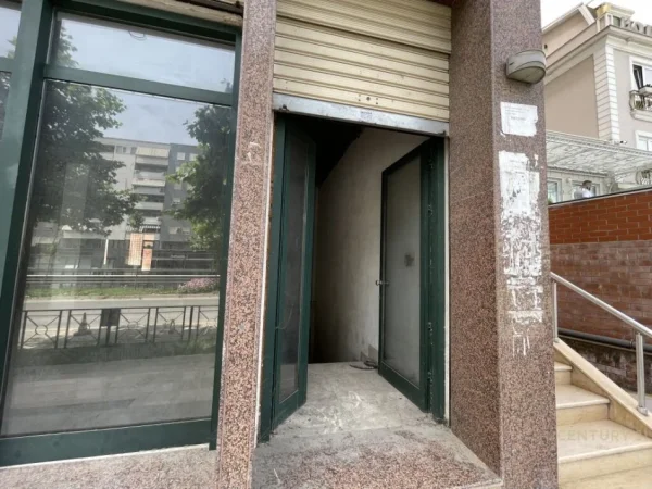 Tirane, jepet me qera ambjent biznesi Kati 3, 1.500 m² 12.500 € 