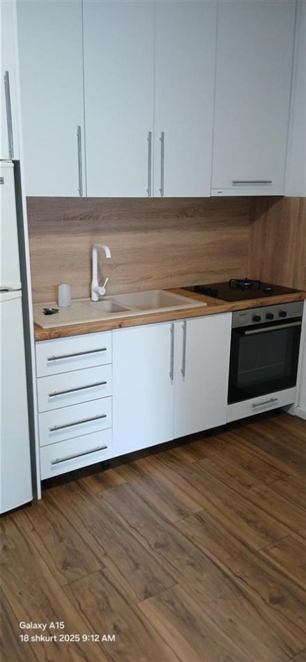 Tirane, jepet me qera apartament 1+1+Ballkon Kati 1, 60 m² 450 € (21 dhjetori , sa kalon zjarrfiksen , rruga frosina plaku)