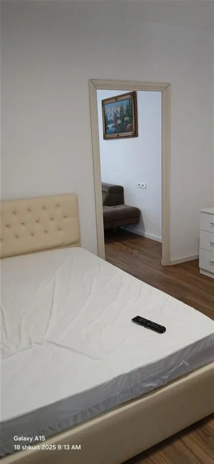 Tirane, jepet me qera apartament 1+1+Ballkon Kati 1, 60 m² 450 € (21 dhjetori , sa kalon zjarrfiksen , rruga frosina plaku)