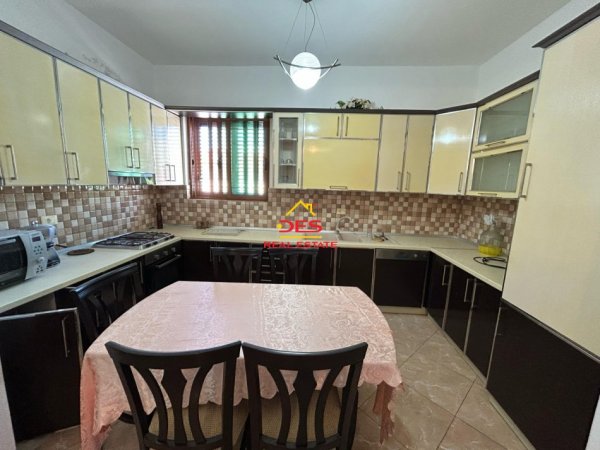 Vlore, jepet me qera shtepi 3+1+Ballkon Kati 3, 120 m² 500 € (Rruga Janaq Kilica)