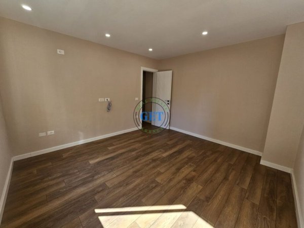 Durres, shitet apartament 2+1 Kati 2, 111 m² 160.000 € (Qender)