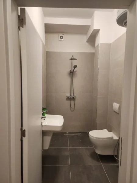 Tirane, jepet me qera zyre Kati 2, 60 m² 700 € (PAZARI I RI)
