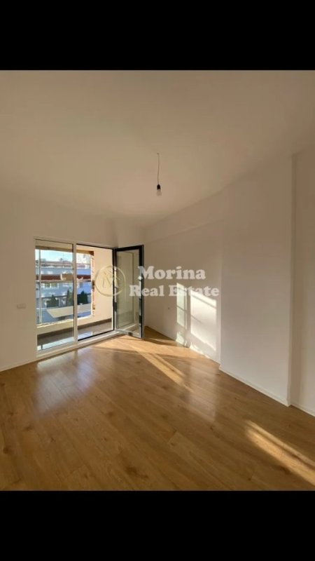Tirane, jepet me qera apartament 2+1 Kati 1, 88 m² 500 € (Bulevardi i Ri)