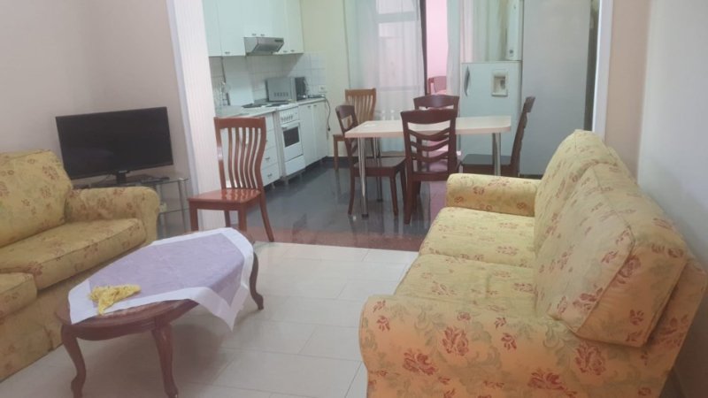 Tirane, jepet me qera 1+1+Ballkon Kati 1, 60 m² 400 € (Te medreseja)