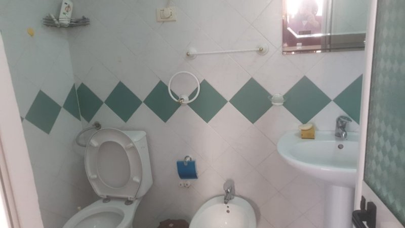 Tirane, jepet me qera 1+1+Ballkon Kati 1, 60 m² 400 € (Te medreseja)