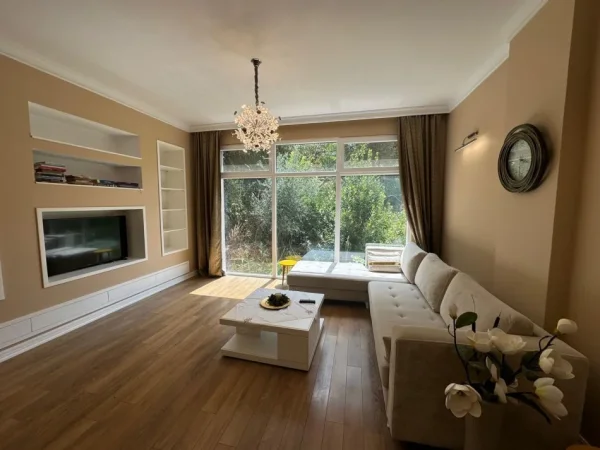 Tirane, jepet me qera apartament 2+1 , 91 m² 850 € (Liqeni i thate)