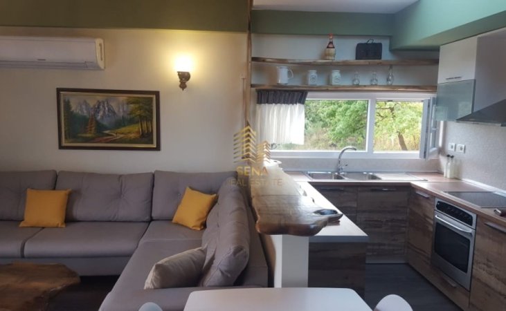 Tirane, jepet me qera shtepi 3+1+Ballkon Kati 3, 140 m² 500 € (Rruga Gjin Gjergji)