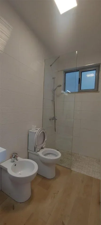 Tirane, jap me qera apartament 2+1+Ballkon Kati 7, 82 m² (Astir, afer Vila L)