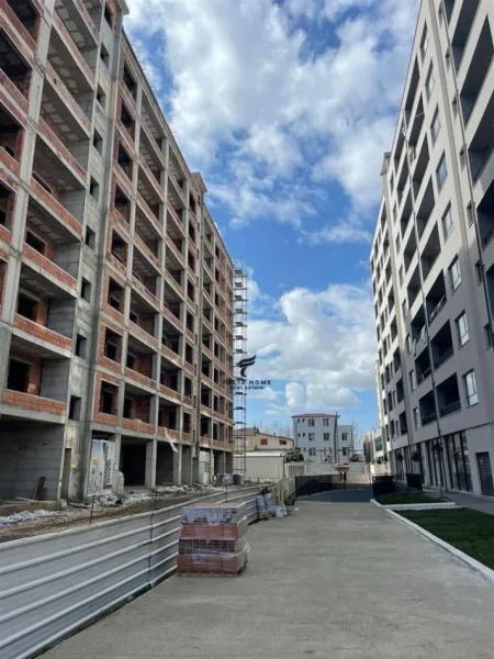 Tirane, shitet apartament 2+1+Ballkon Kati 8, 97 m² 85.000 € (KAMEZ)