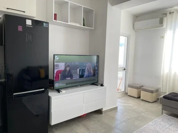 Tirane, jap me qera apartament 1+1+Ballkon Kati 6, 70 m² 400 € (Astir)