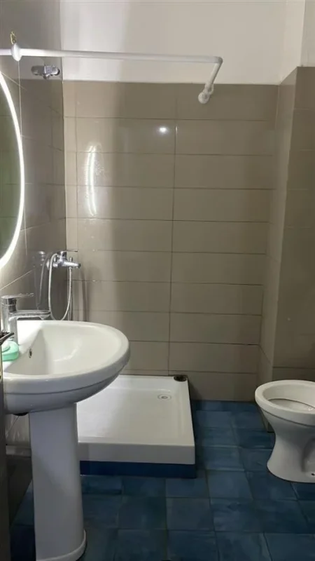 Tirane, jap me qera apartament 1+1+Ballkon Kati 6, 70 m² 400 € (Astir)