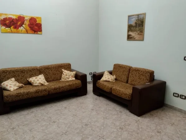 Tirane, jepet me qera apartament 3+1+Ballkon Kati 3, 145 m² 600 € (QYTET STUDENTI)