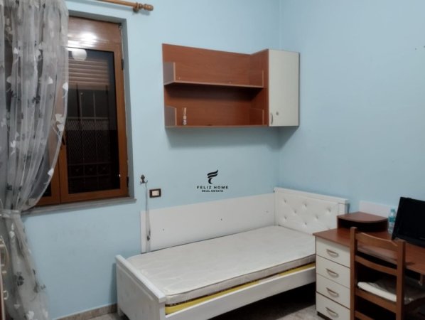Tirane, jepet me qera apartament 3+1+Ballkon Kati 3, 145 m² 600 € (QYTET STUDENTI)