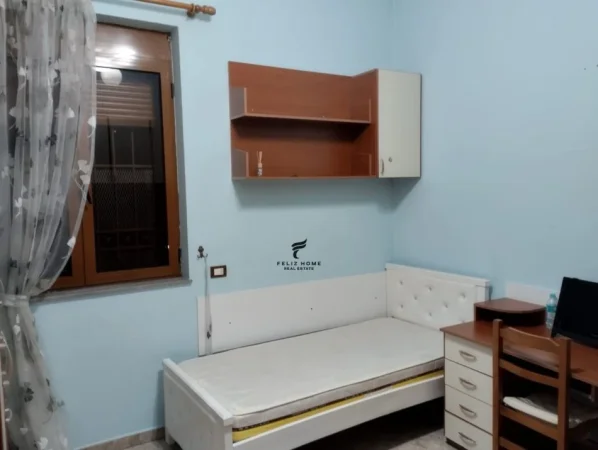 Tirane, jepet me qera apartament 3+1+Ballkon Kati 3, 145 m² 600 € (QYTET STUDENTI)