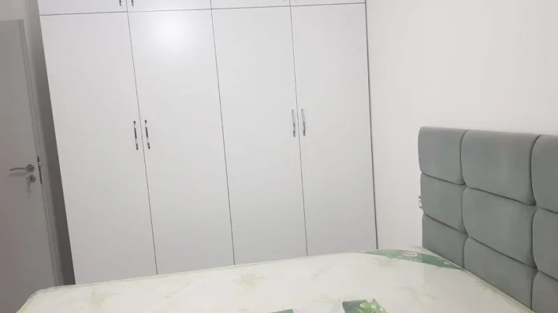 Tirane, jepet me qera apartament 1+1 , 61 m² 650 € (Komuna e Parisit)