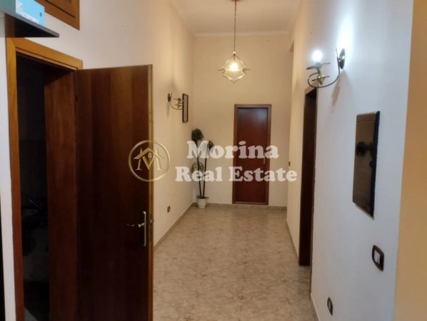 Tirane, jepet me qera apartament 3+1 Kati 2, 140 m² 550 € (Qytet Studenti)