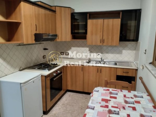 Tirane, jepet me qera apartament 3+1 Kati 2, 140 m² 550 € (Qytet Studenti)