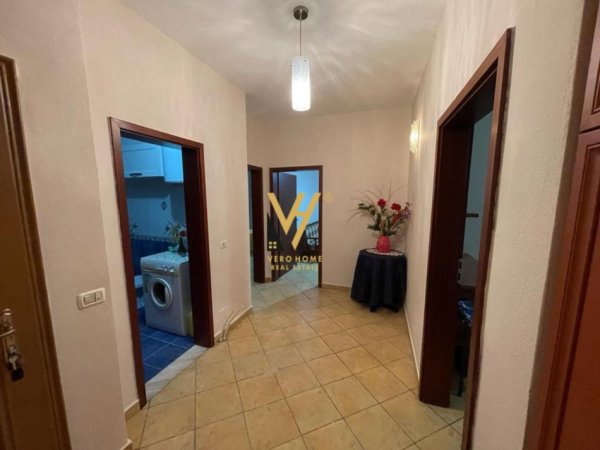 Tirane, jepet me qera apartament 2+1+Ballkon Kati 4, 94 m² 500 € (XHAMLLIKU)
