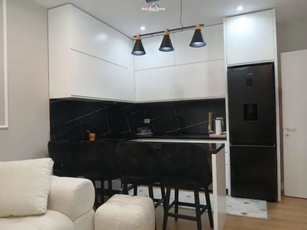 Tirane, jepet me qera apartament 2+1 Kati 2, 90 m² 650 € (fusha e aviacionit)