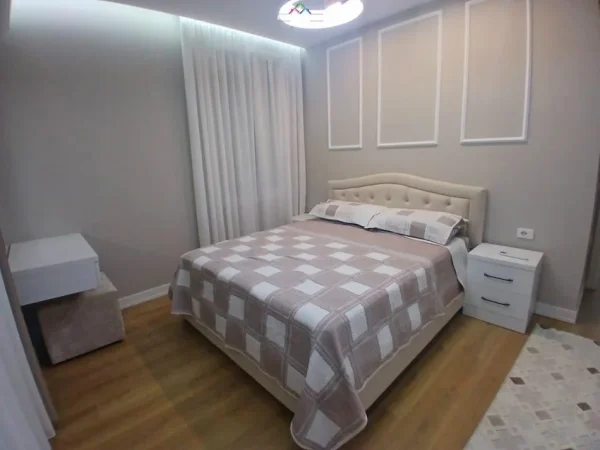 Tirane, jepet me qera apartament 2+1 Kati 2, 90 m² 650 € (fusha e aviacionit)