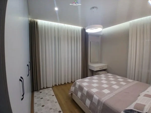Tirane, jepet me qera apartament 2+1 Kati 2, 90 m² 650 € (fusha e aviacionit)