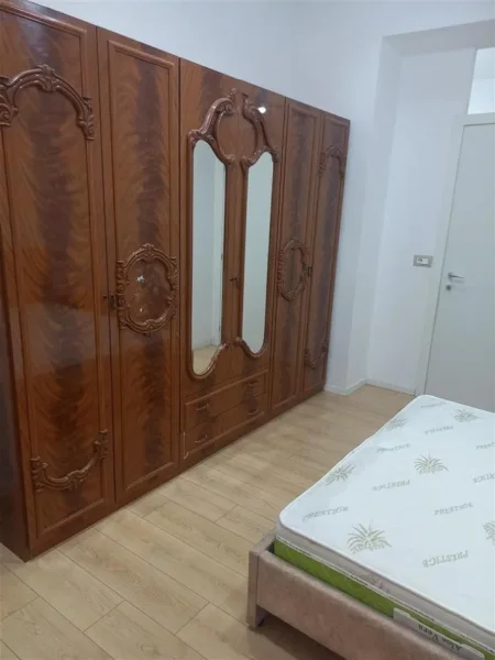 Tirane, jepet me qera apartament 2+1+Ballkon Kati 1, 75 m² 370 € (ALI DEMI)