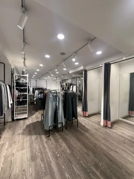 Tirane, jepet me qera ambjent biznesi Kati 0, 240 m² 5.000 € (myslym shyri)