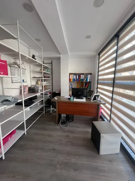 Tirane, jepet me qera ambjent biznesi Kati 0, 240 m² 5.000 € (myslym shyri)