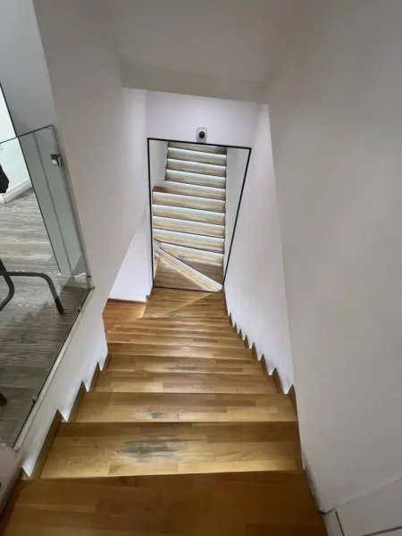 Tirane, jepet me qera ambjent biznesi Kati 0, 240 m² 5.000 € (myslym shyri)