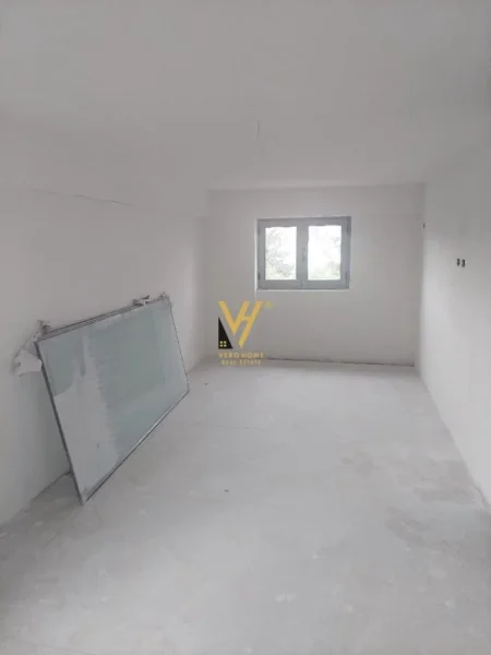 Tirane, shitet apartament duplex 2+1+Ballkon Kati 1, 177 m² 249.000 € (MISTO MAME)