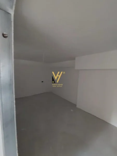 Tirane, shitet apartament duplex 2+1+Ballkon Kati 1, 177 m² 249.000 € (MISTO MAME)