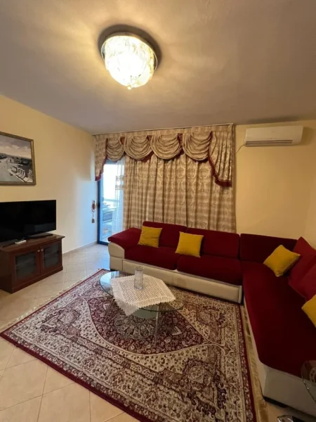 Tirane, jepet me qera apartament 1+1+Ballkon Kati 3, 60 m² 700 € (rruga e kosovareve)