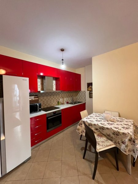 Tirane, jepet me qera apartament 1+1+Ballkon Kati 3, 60 m² 700 € (rruga e kosovareve)