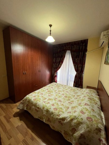 Tirane, jepet me qera apartament 1+1+Ballkon Kati 3, 60 m² 700 € (rruga e kosovareve)