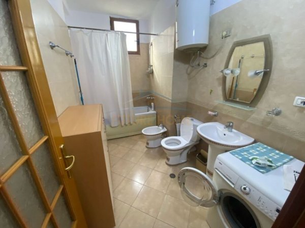 SHITET APARTAMENT 3+1 NE RRUGE BARDHYL