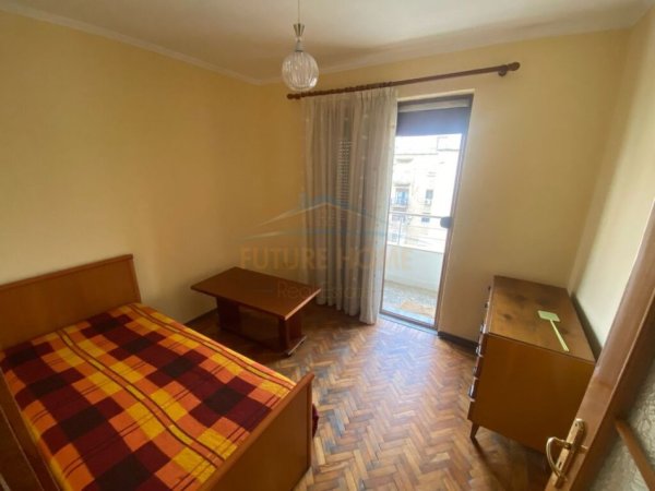 SHITET APARTAMENT 3+1 NE RRUGE BARDHYL