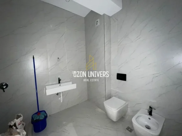 Tirane, jepet me qera apartament 2+1 Kati 0, 104 m² 650 € (Rruga e Dibres)
