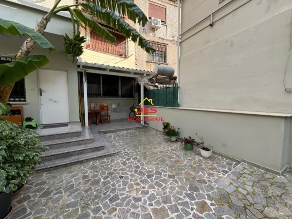 Vlore, shitet apartament 2+1 , 120 m² 130.000 € (Rr Hasan Kushta)