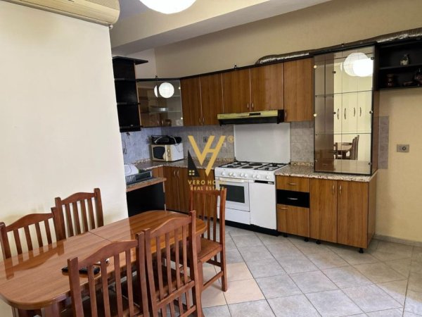 Tirane, jepet me qera apartament 2+1+Ballkon Kati 2, 100 m² 500 € (XHAMLLIK)